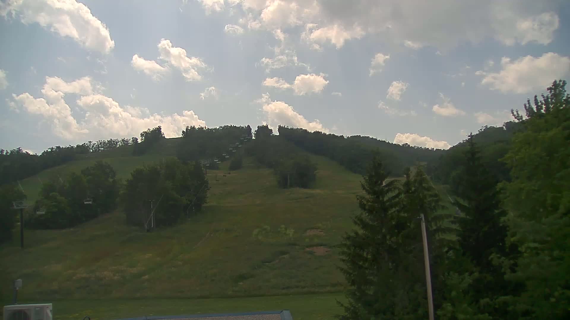 Blue Mountain Valley Base Ski Slopes Live Cam - Collingwood, Blue Mountains, Simcoe, Ontario, Canada