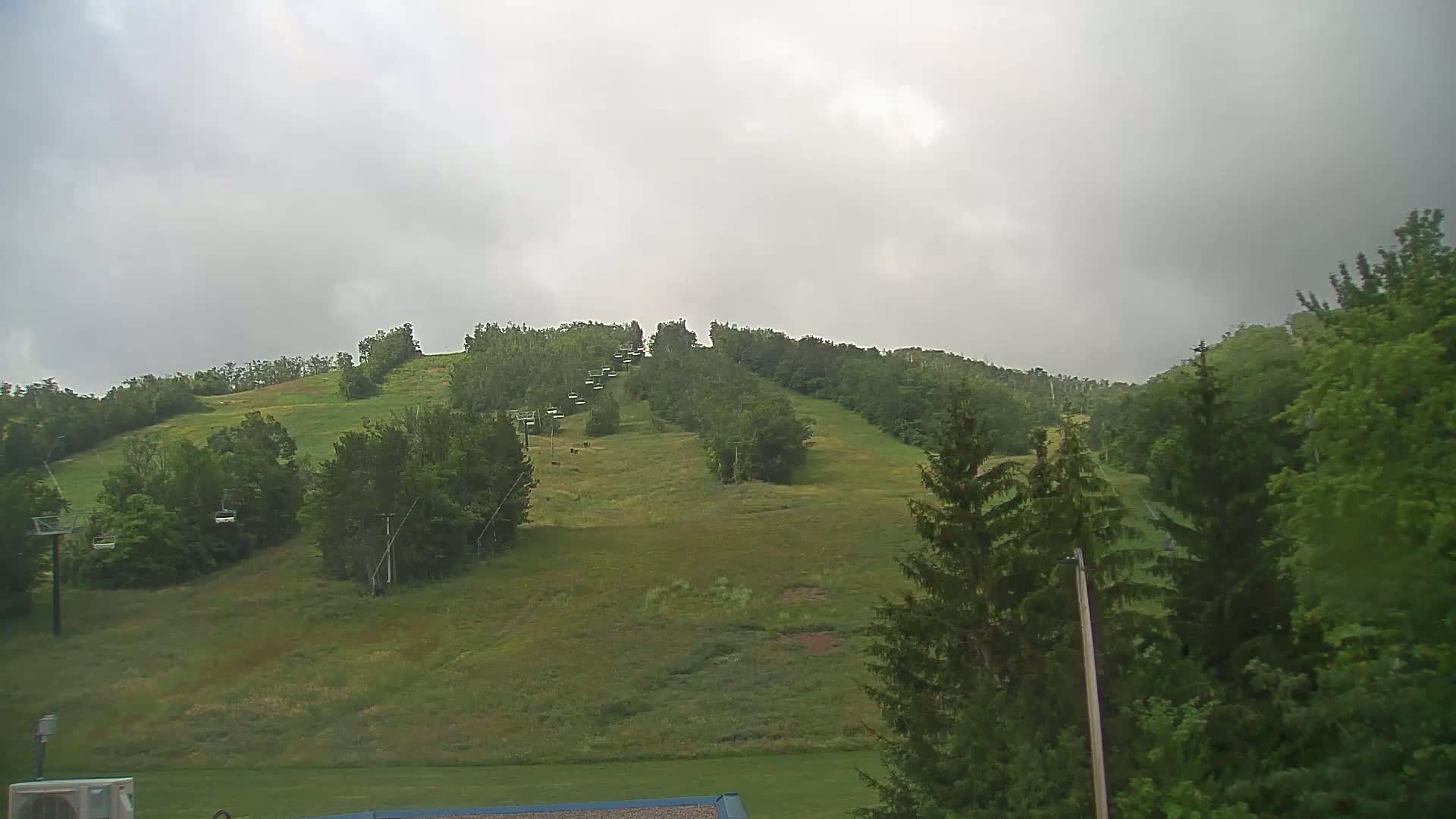 Blue Mountain Valley Base Ski Slopes Live Cam - Collingwood, Blue Mountains, Simcoe, Ontario, Canada