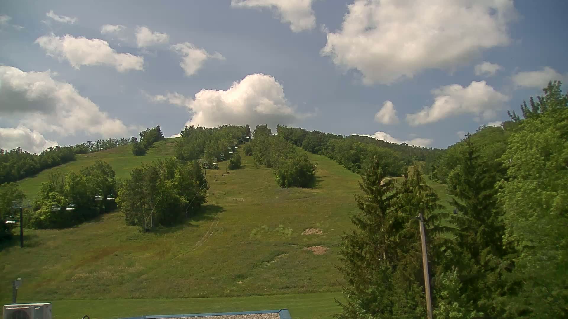 Blue Mountain Valley Base Ski Slopes Live Cam - Collingwood, Blue Mountains, Simcoe, Ontario, Canada