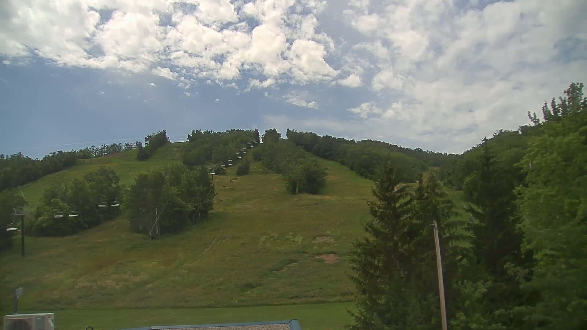 Blue Mountain Valley Base Ski Slopes Live Cam - Collingwood, Blue Mountains, Simcoe, Ontario, Canada