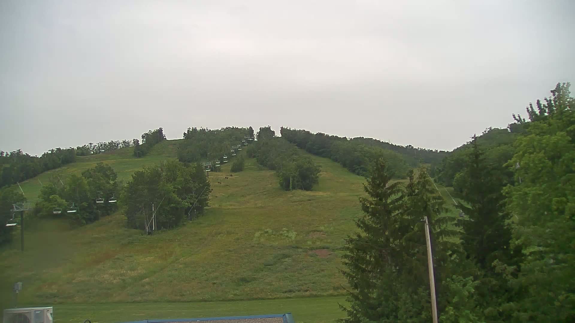 Blue Mountain Valley Base Ski Slopes Live Cam - Collingwood, Blue Mountains, Simcoe, Ontario, Canada