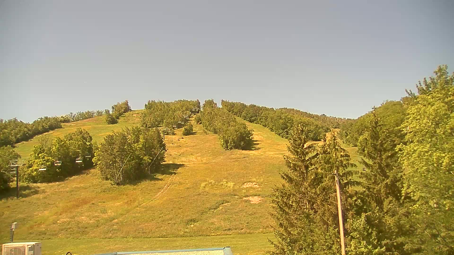 Blue Mountain Valley Base Ski Slopes Live Cam - Collingwood, Blue Mountains, Simcoe, Ontario, Canada