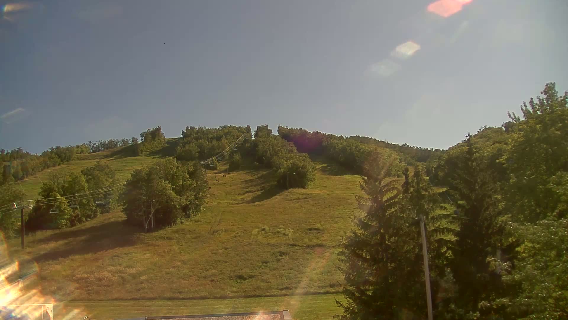 Blue Mountain Valley Base Ski Slopes Live Cam - Collingwood, Blue Mountains, Simcoe, Ontario, Canada
