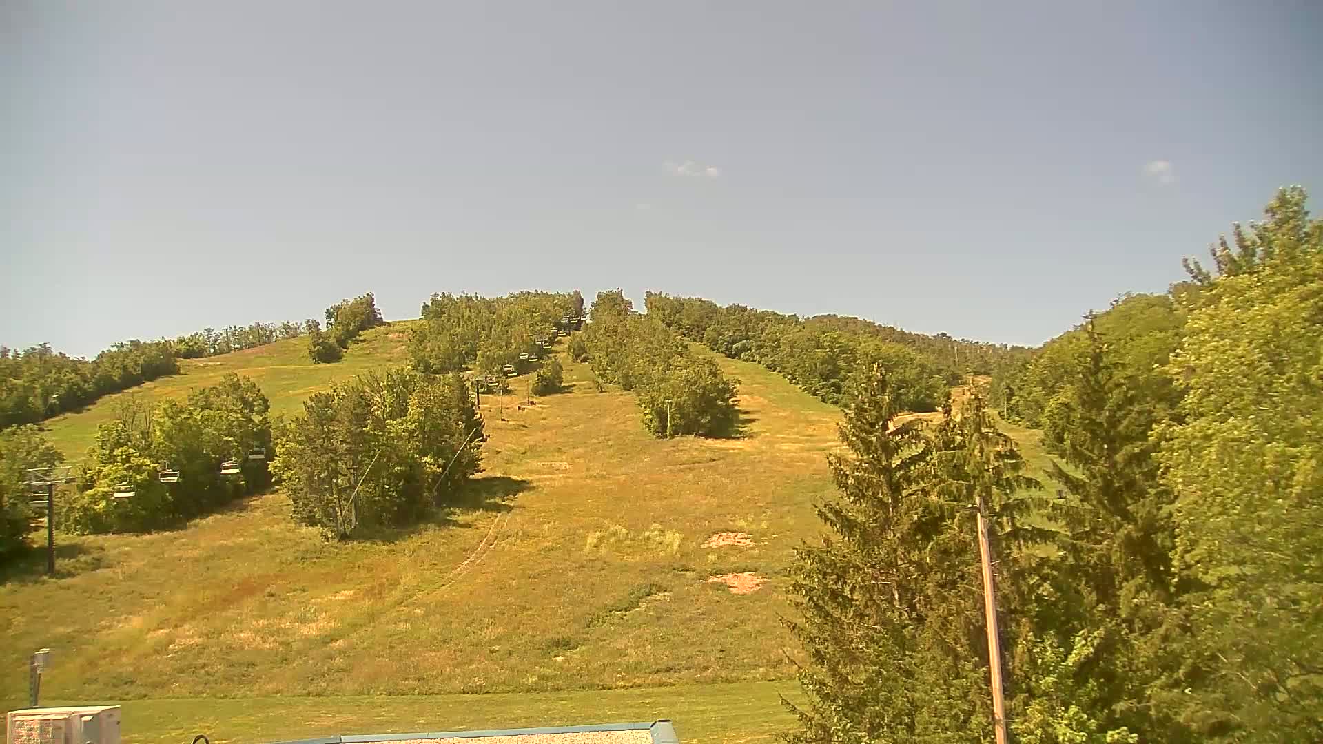 Blue Mountain Valley Base Ski Slopes Live Cam - Collingwood, Blue Mountains, Simcoe, Ontario, Canada