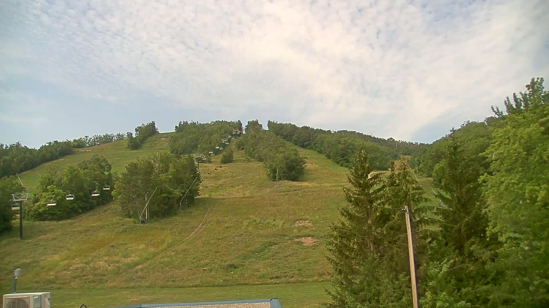 Blue Mountain Valley Base Ski Slopes Live Cam - Collingwood, Blue Mountains, Simcoe, Ontario, Canada