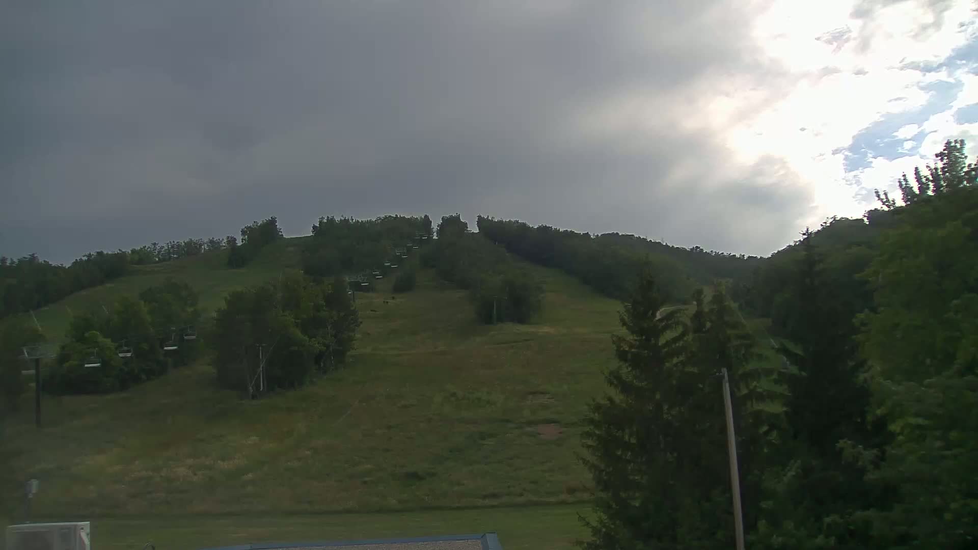 Blue Mountain Valley Base Ski Slopes Live Cam - Collingwood, Blue Mountains, Simcoe, Ontario, Canada