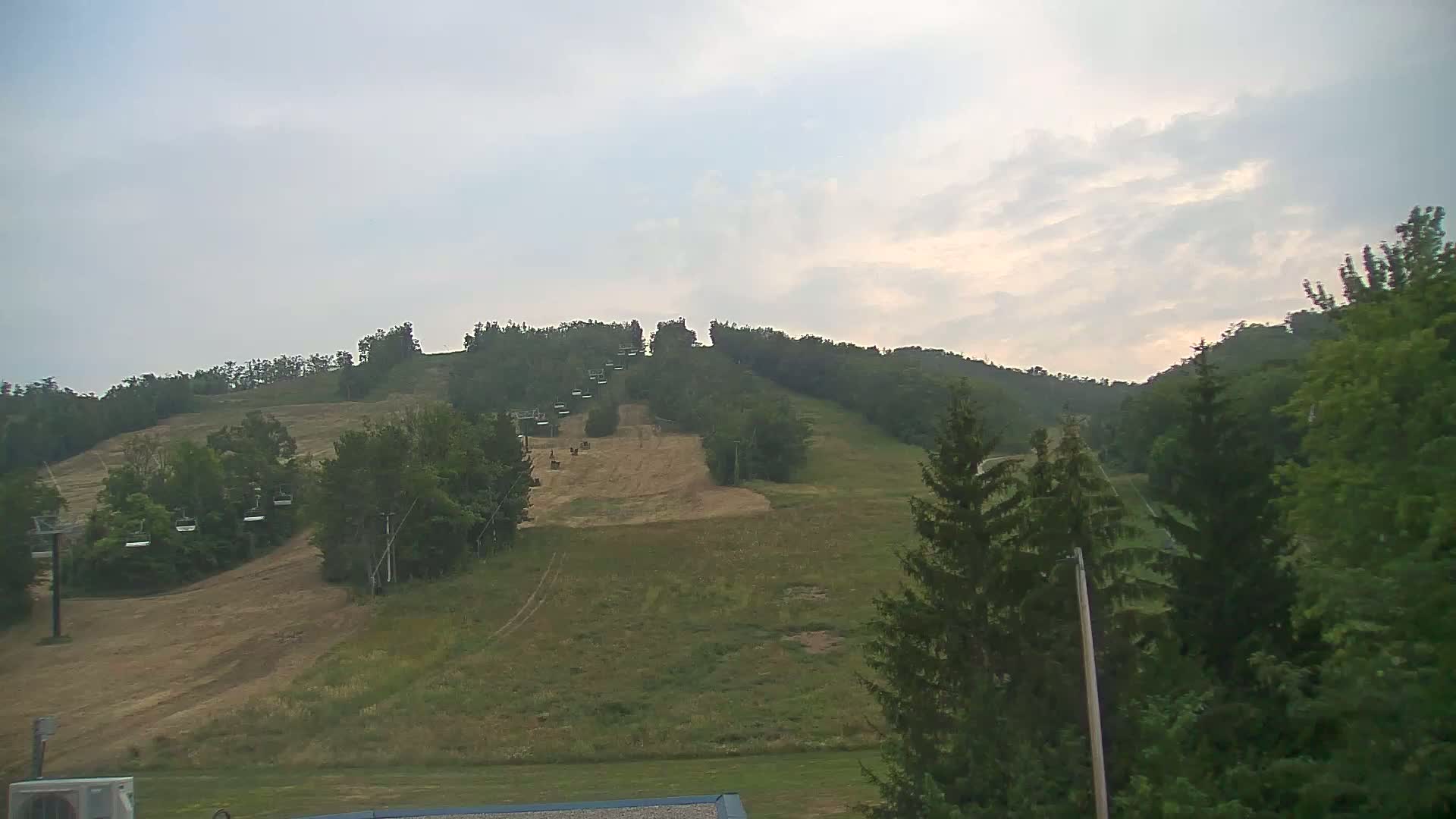 Blue Mountain Valley Base Ski Slopes Live Cam - Collingwood, Blue Mountains, Simcoe, Ontario, Canada