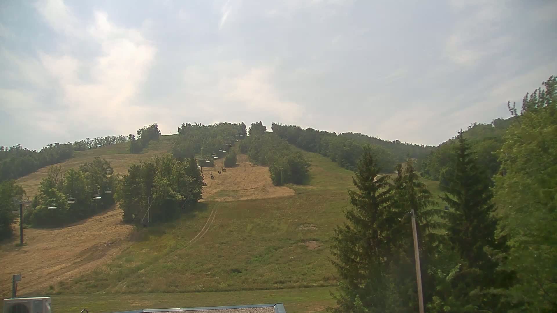 Blue Mountain Valley Base Ski Slopes Live Cam - Collingwood, Blue Mountains, Simcoe, Ontario, Canada