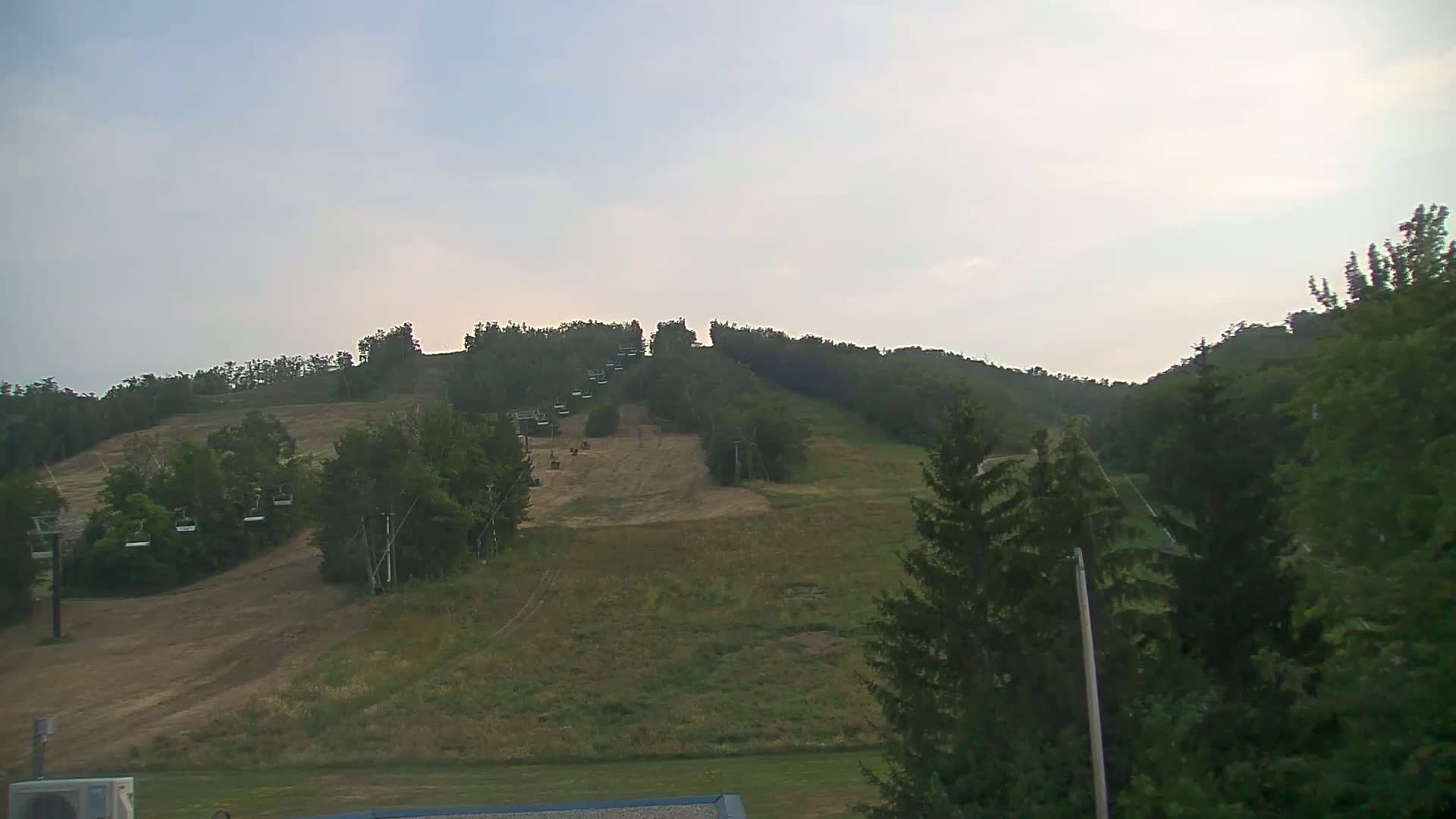 Blue Mountain Valley Base Ski Slopes Live Cam - Collingwood, Blue Mountains, Simcoe, Ontario, Canada