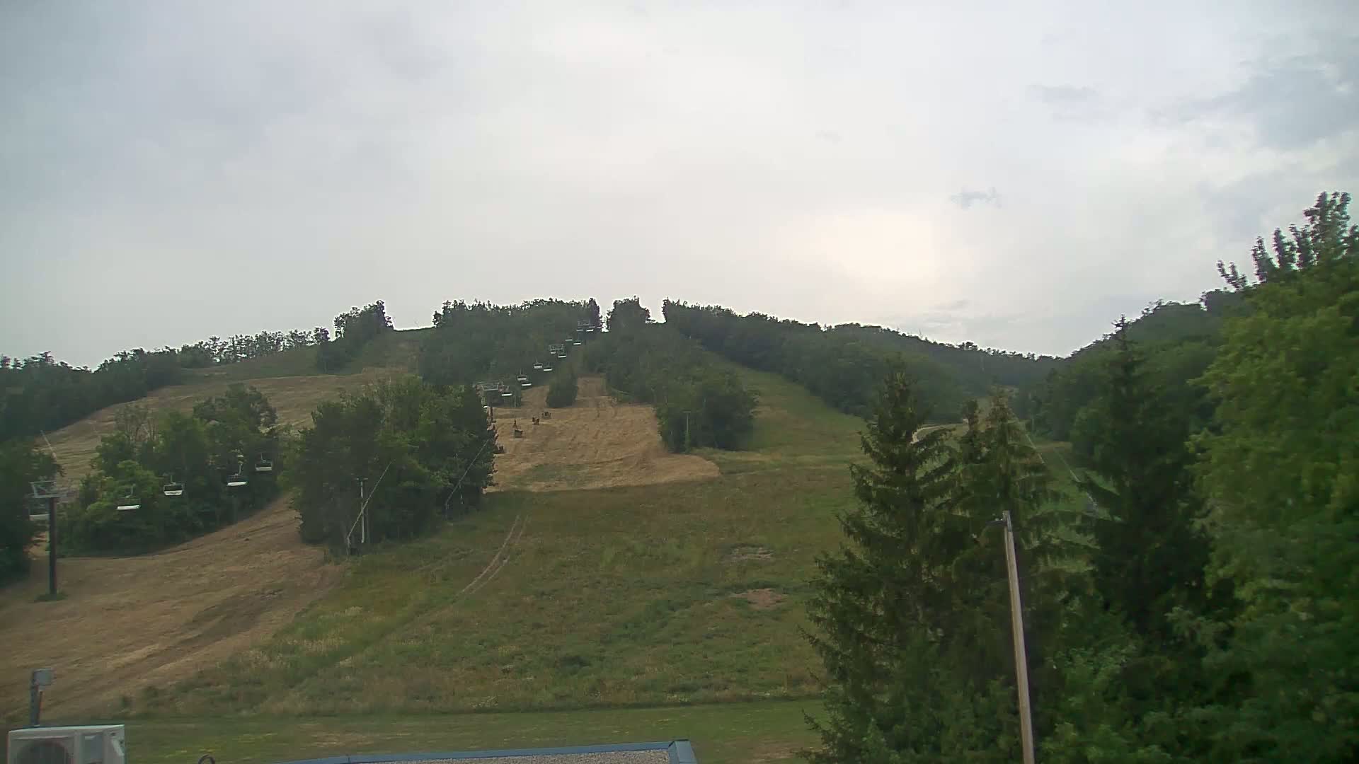 Blue Mountain Valley Base Ski Slopes Live Cam - Collingwood, Blue Mountains, Simcoe, Ontario, Canada