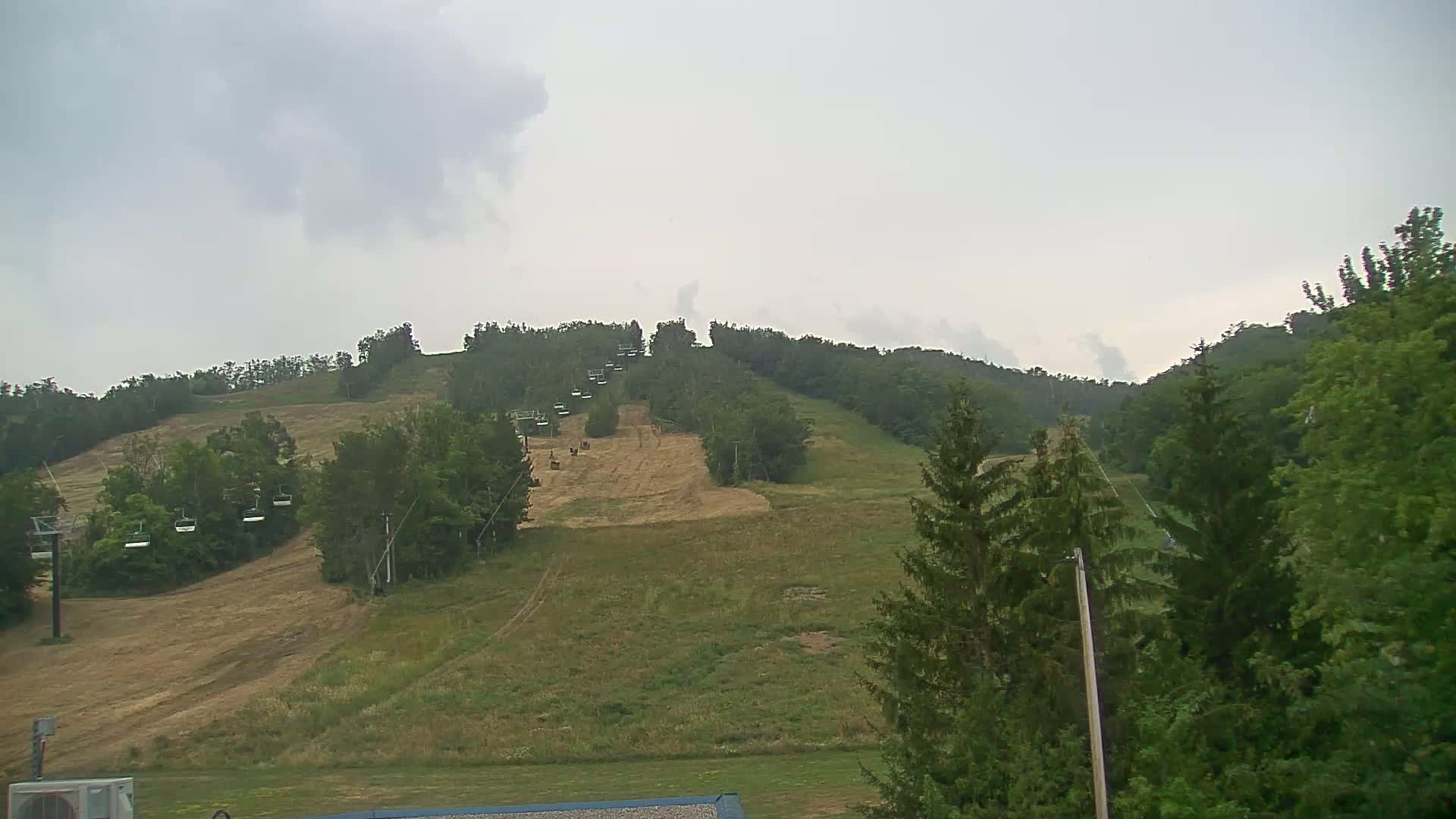 Blue Mountain Valley Base Ski Slopes Live Cam - Collingwood, Blue Mountains, Simcoe, Ontario, Canada