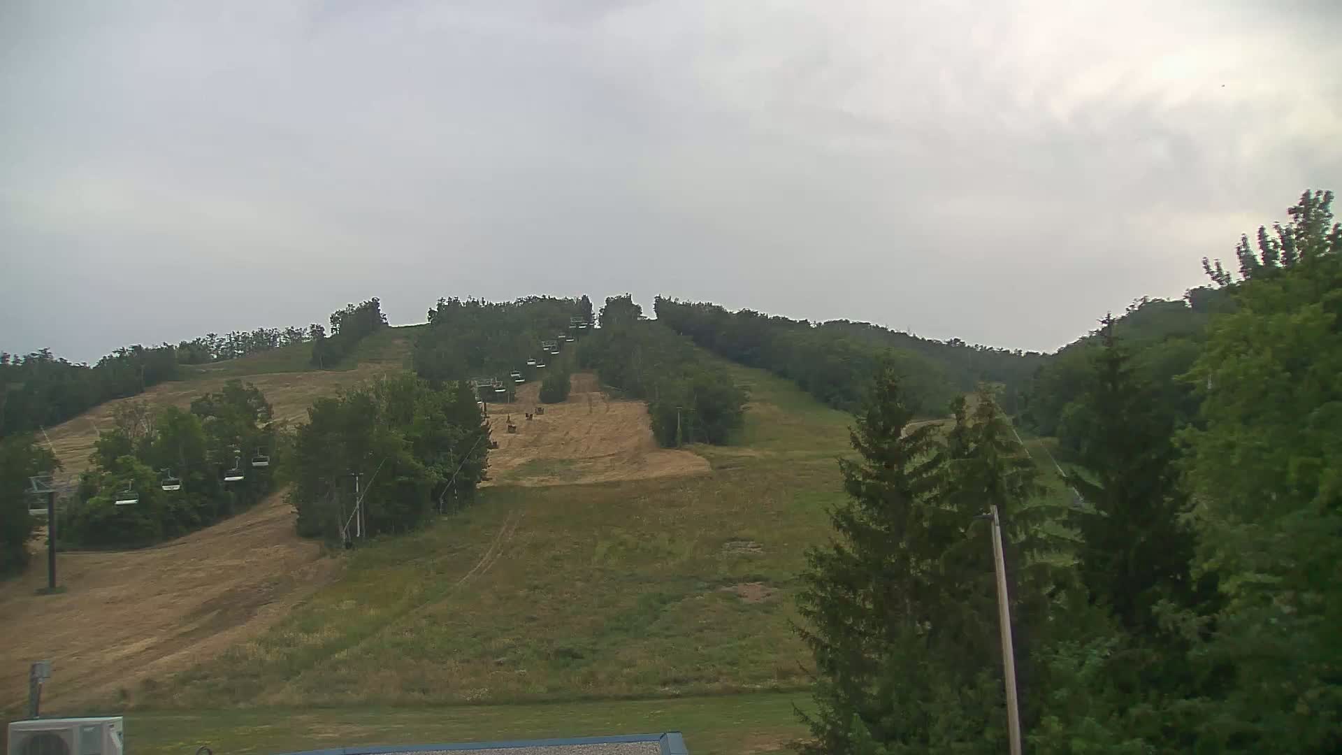 Blue Mountain Valley Base Ski Slopes Live Cam - Collingwood, Blue Mountains, Simcoe, Ontario, Canada