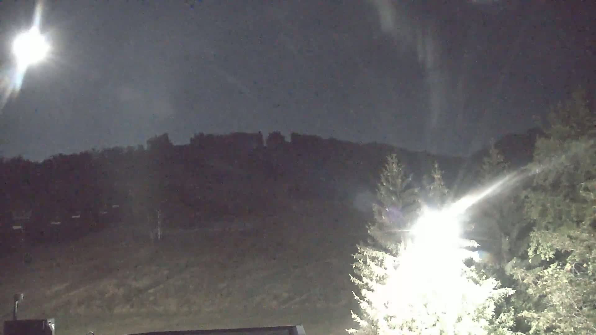 Blue Mountain Valley Base Ski Slopes Live Cam - Collingwood, Blue Mountains, Simcoe, Ontario, Canada