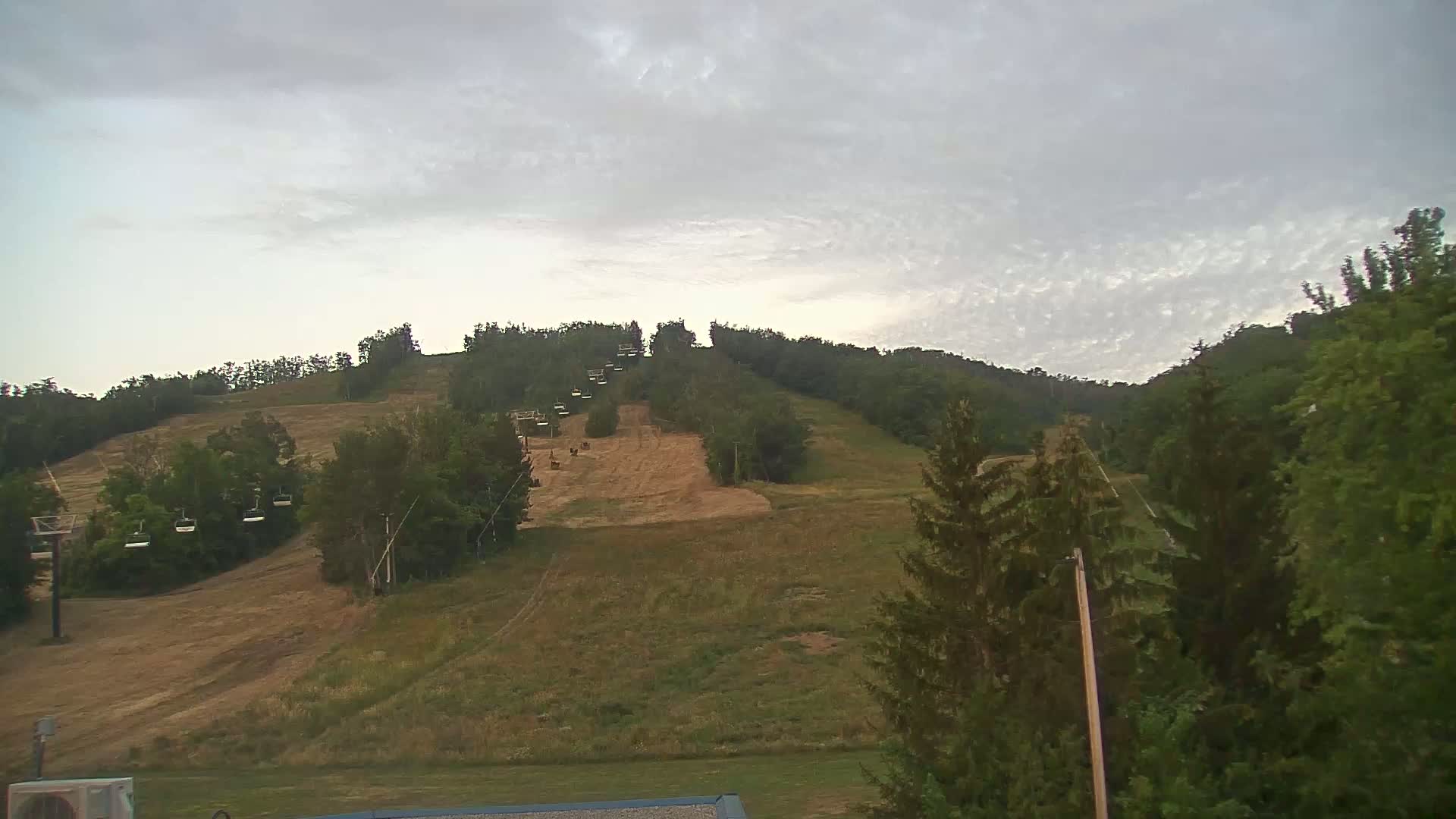 Blue Mountain Valley Base Ski Slopes Live Cam - Collingwood, Blue Mountains, Simcoe, Ontario, Canada
