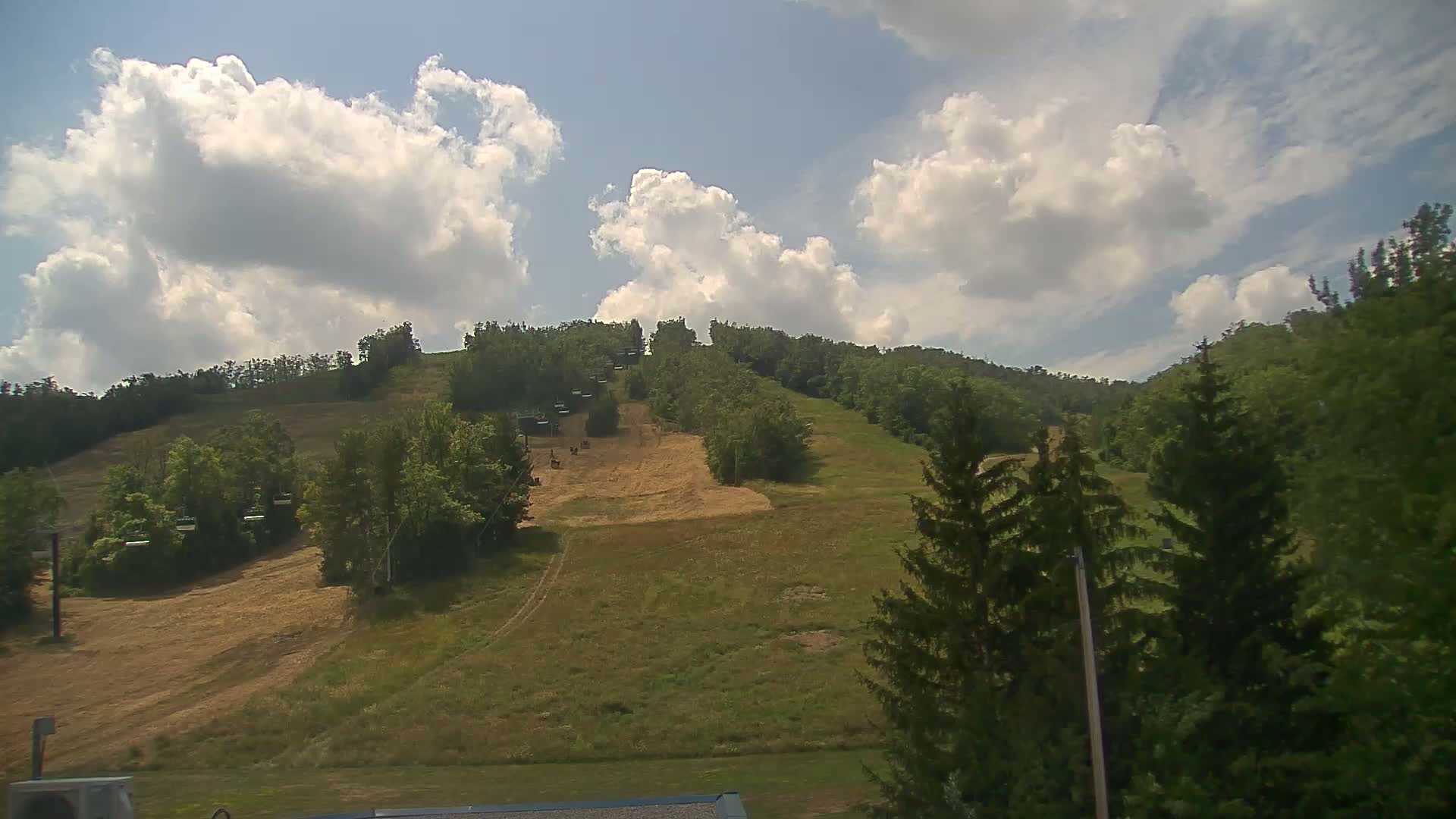 Blue Mountain Valley Base Ski Slopes Live Cam - Collingwood, Blue Mountains, Simcoe, Ontario, Canada