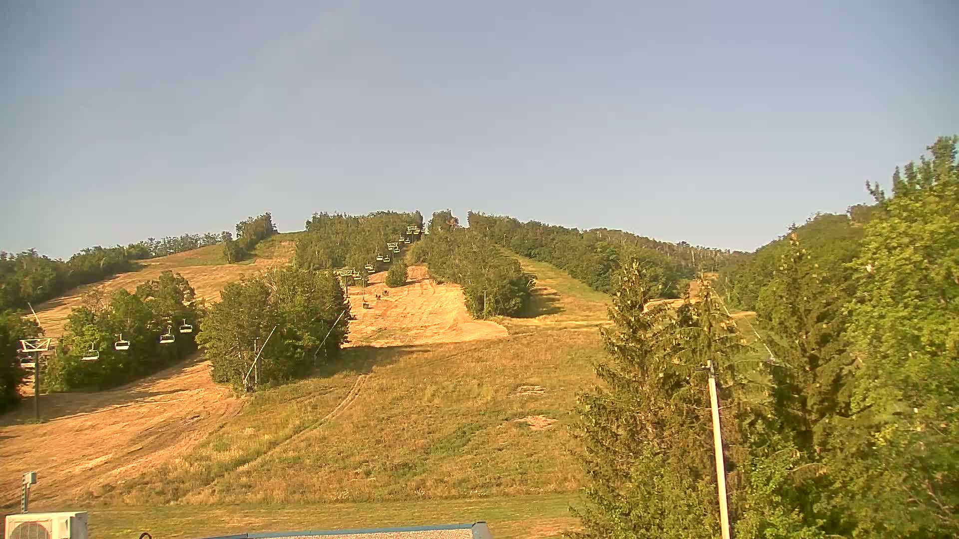 Blue Mountain Valley Base Ski Slopes Live Cam - Collingwood, Blue Mountains, Simcoe, Ontario, Canada