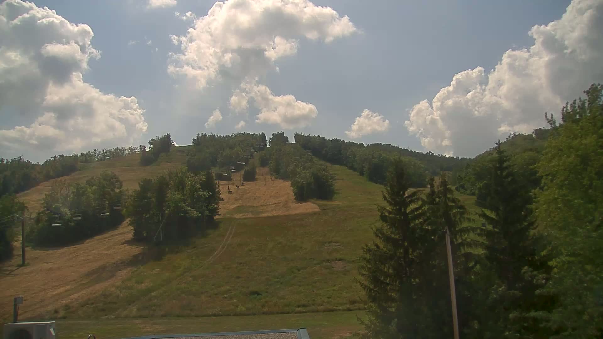 Blue Mountain Valley Base Ski Slopes Live Cam - Collingwood, Blue Mountains, Simcoe, Ontario, Canada