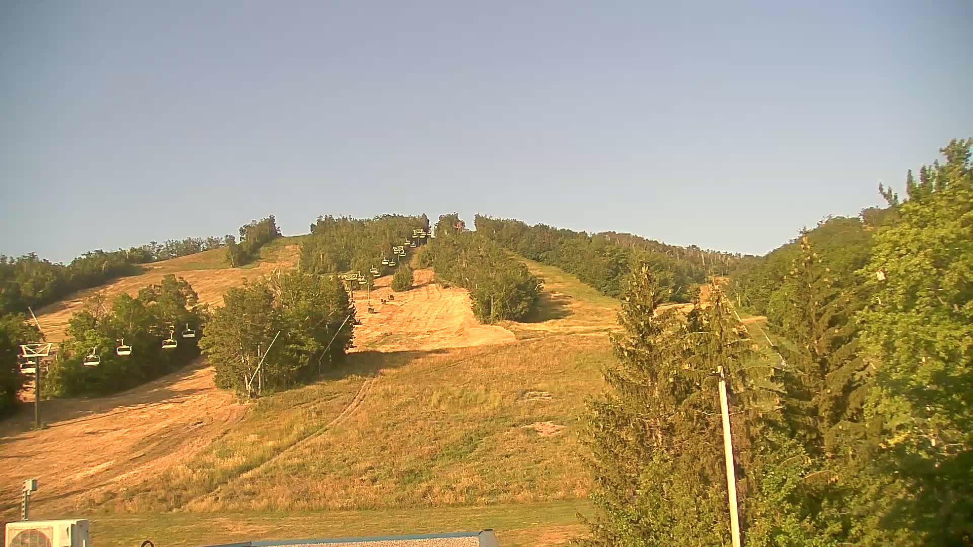 Blue Mountain Valley Base Ski Slopes Live Cam - Collingwood, Blue Mountains, Simcoe, Ontario, Canada