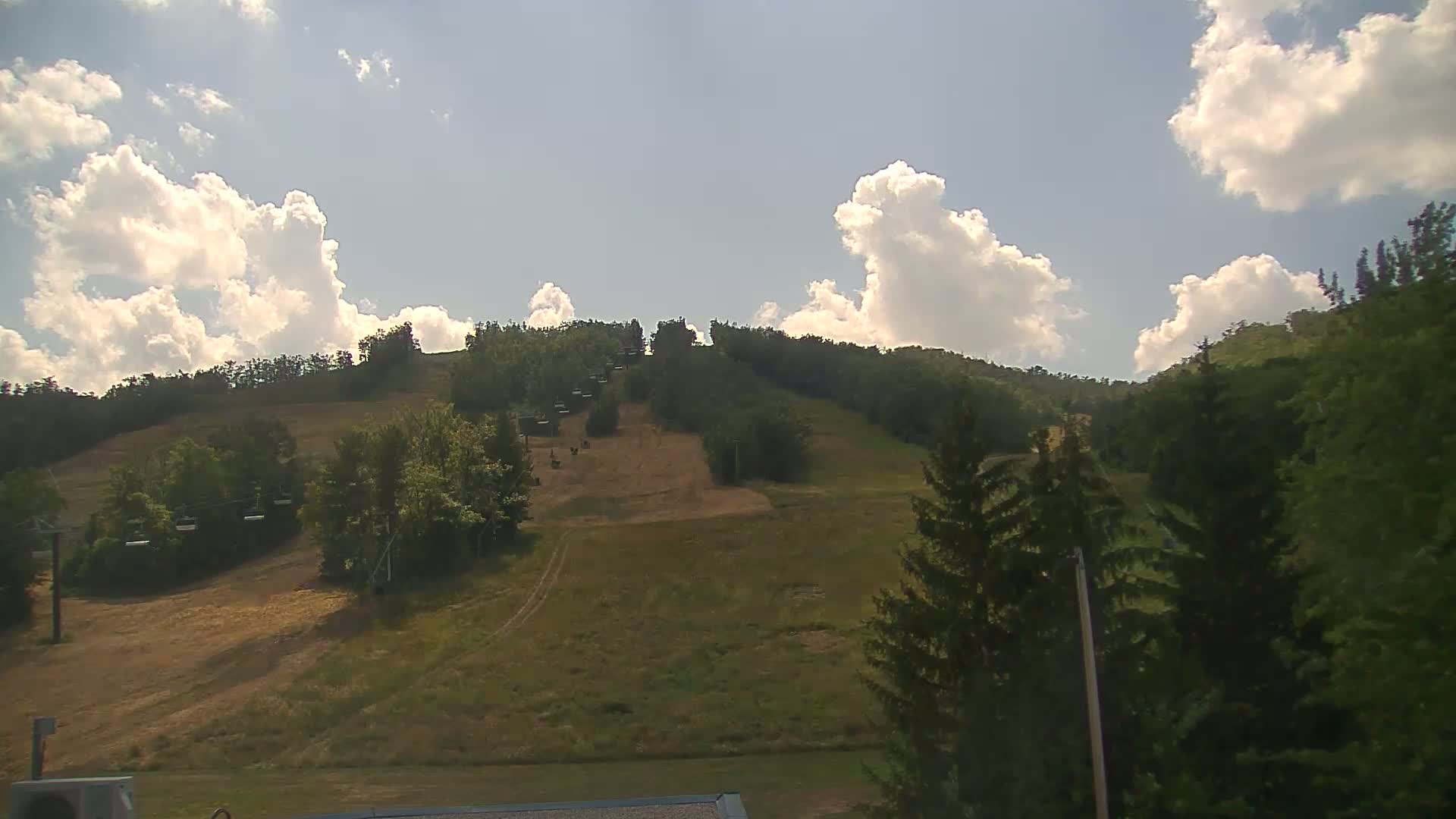 Blue Mountain Valley Base Ski Slopes Live Cam - Collingwood, Blue Mountains, Simcoe, Ontario, Canada