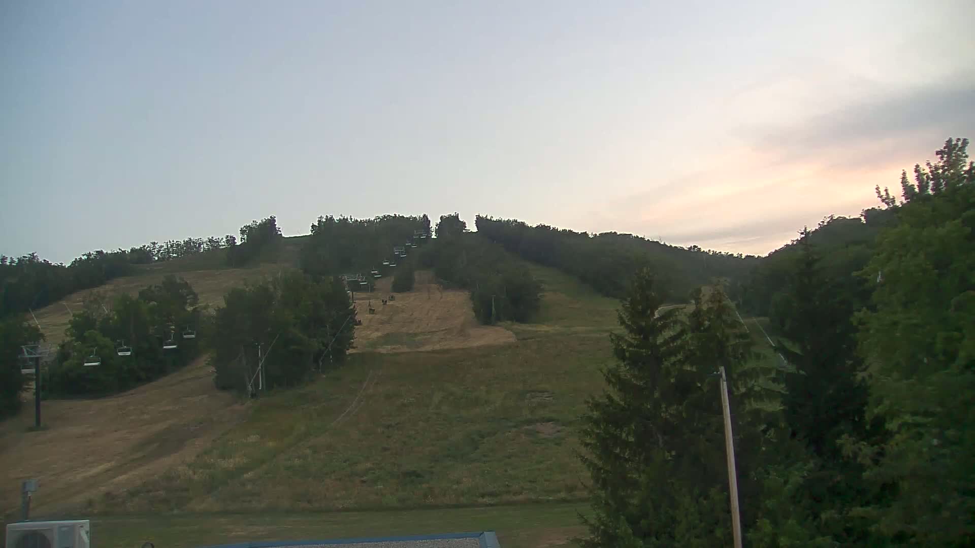 Blue Mountain Valley Base Ski Slopes Live Cam - Collingwood, Blue Mountains, Simcoe, Ontario, Canada