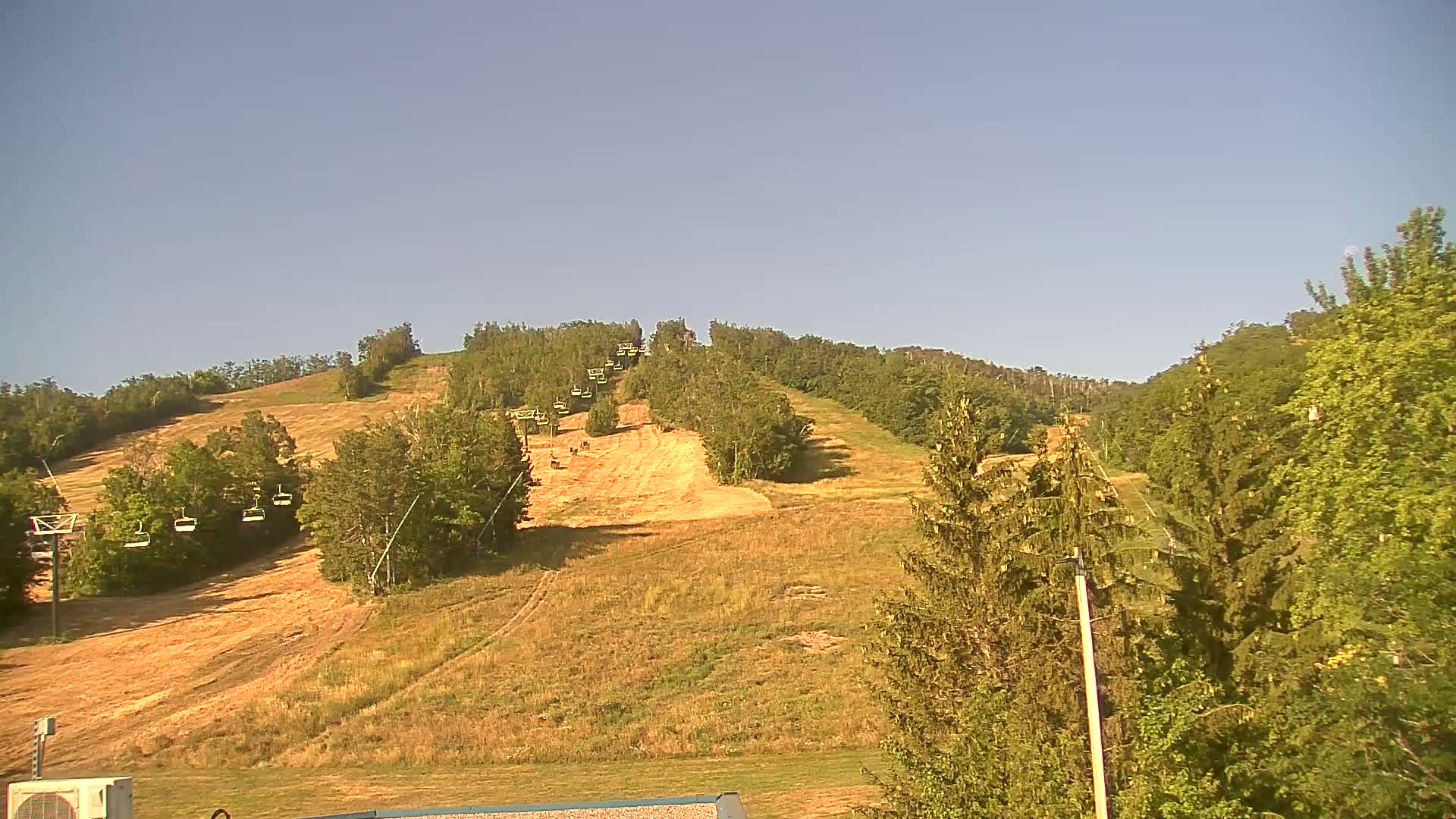 Blue Mountain Valley Base Ski Slopes Live Cam - Collingwood, Blue Mountains, Simcoe, Ontario, Canada