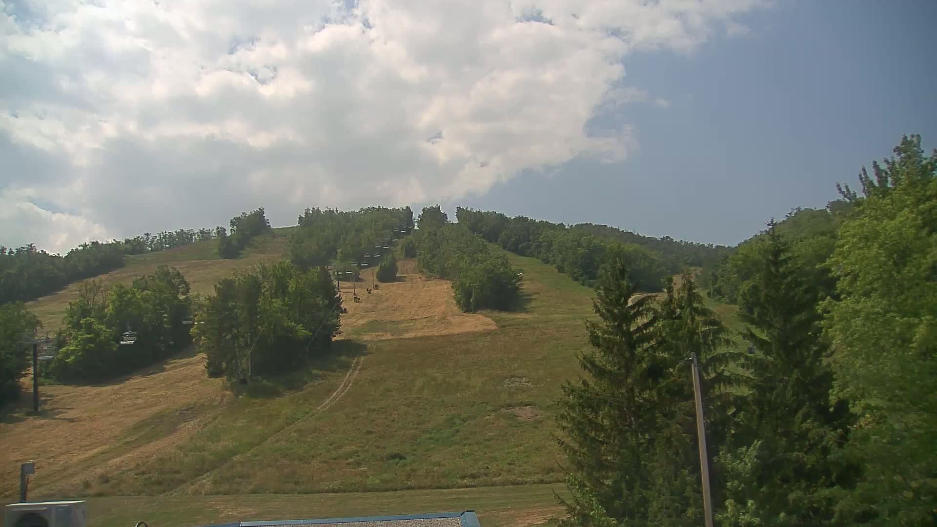 Blue Mountain Valley Base Ski Slopes Live Cam - Collingwood, Blue Mountains, Simcoe, Ontario, Canada