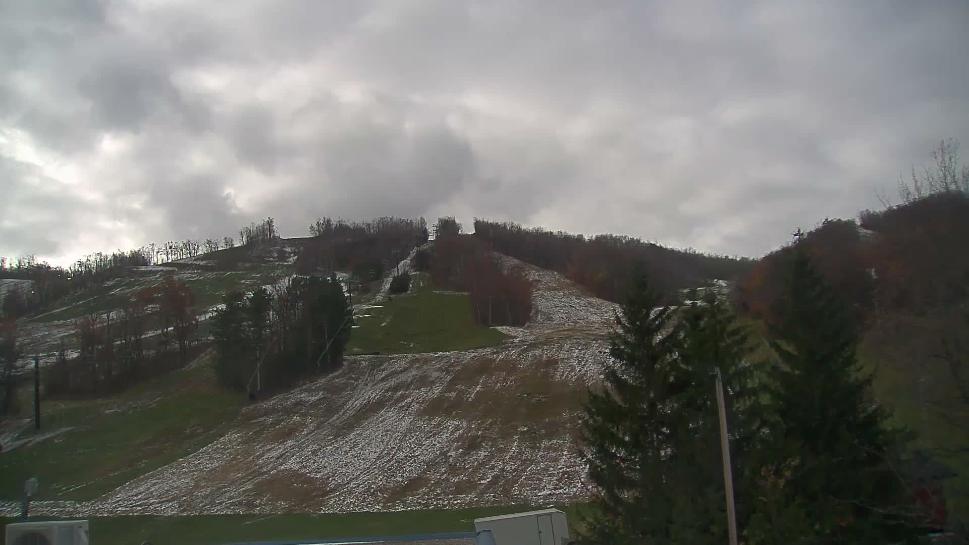 Blue Mountain Valley Base Ski Slopes Live Cam - Collingwood, Blue Mountains, Simcoe, Ontario, Canada