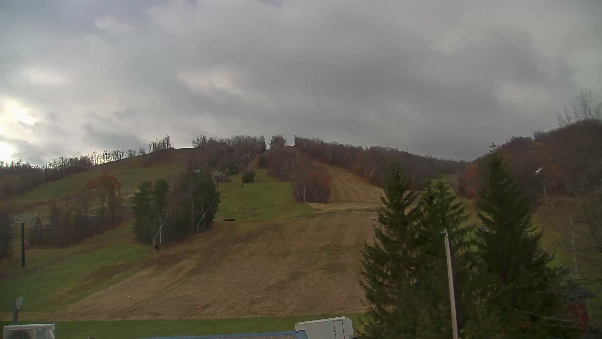 Blue Mountain Valley Base Ski Slopes Live Cam - Collingwood, Blue Mountains, Simcoe, Ontario, Canada