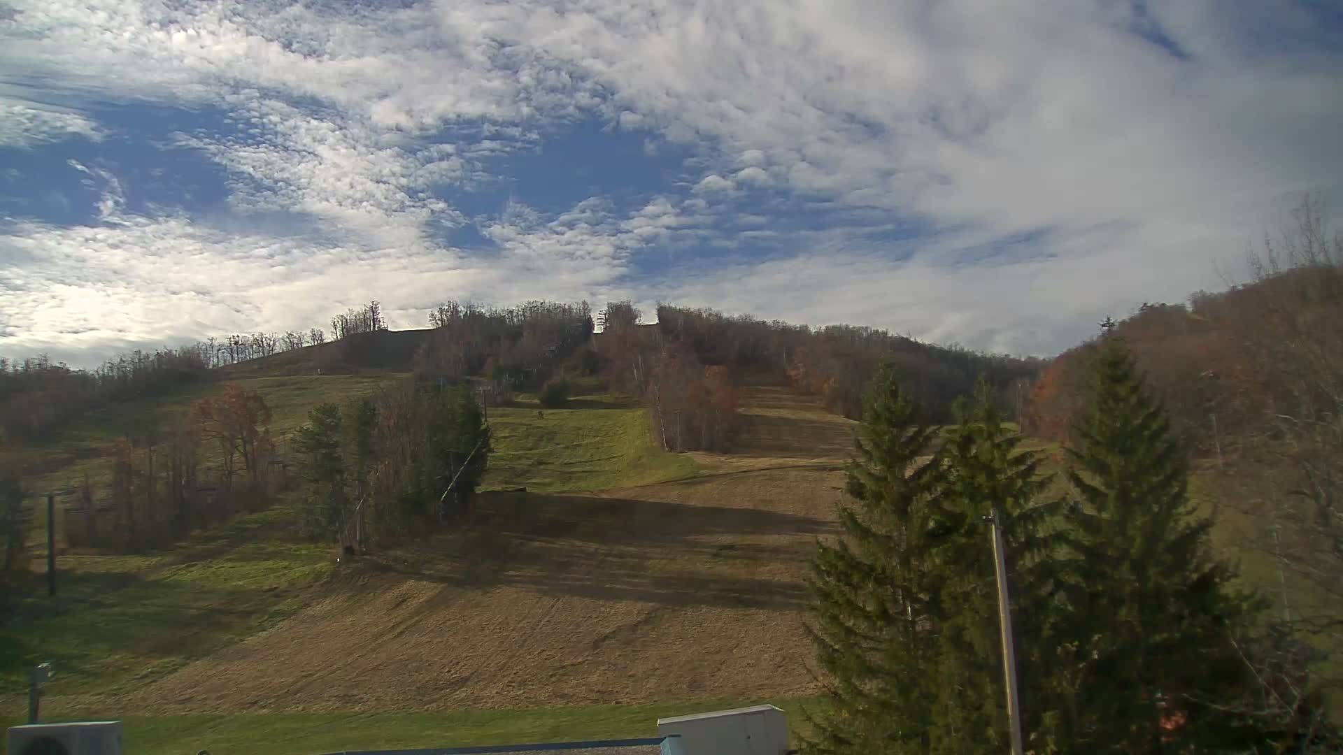 Blue Mountain Valley Base Ski Slopes Live Cam - Collingwood, Blue Mountains, Simcoe, Ontario, Canada