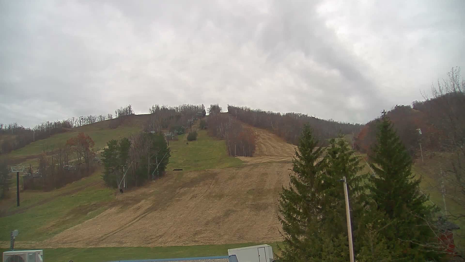 Blue Mountain Valley Base Ski Slopes Live Cam - Collingwood, Blue Mountains, Simcoe, Ontario, Canada