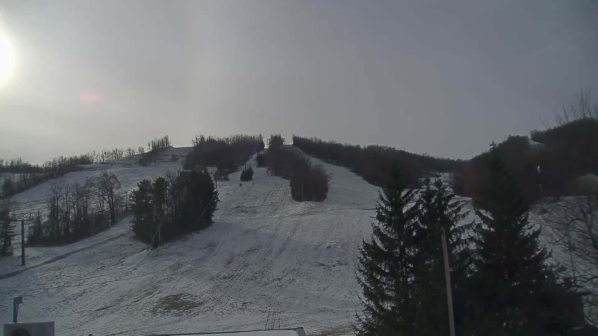 Blue Mountain Valley Base Ski Slopes Live Cam - Collingwood, Blue Mountains, Simcoe, Ontario, Canada