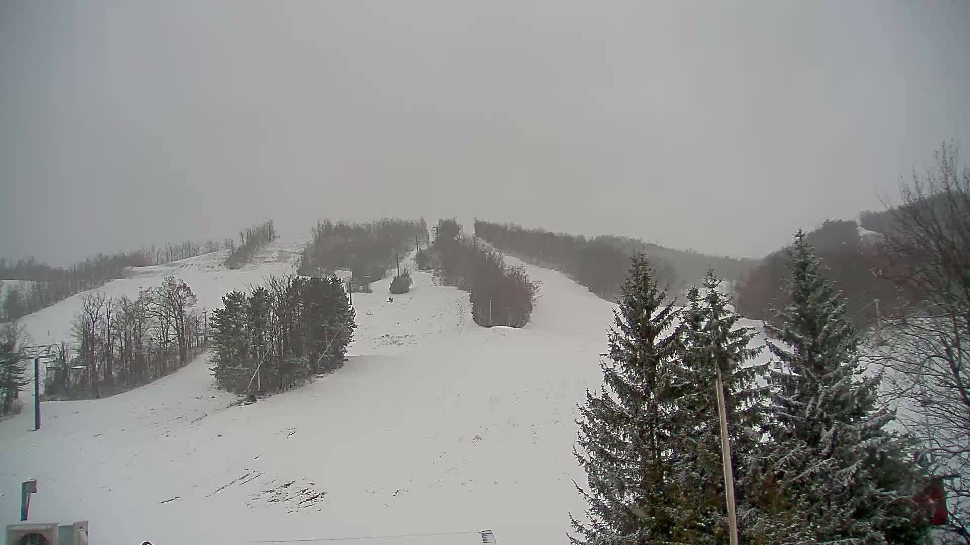 Blue Mountain Valley Base Ski Slopes Live Cam - Collingwood, Blue Mountains, Simcoe, Ontario, Canada