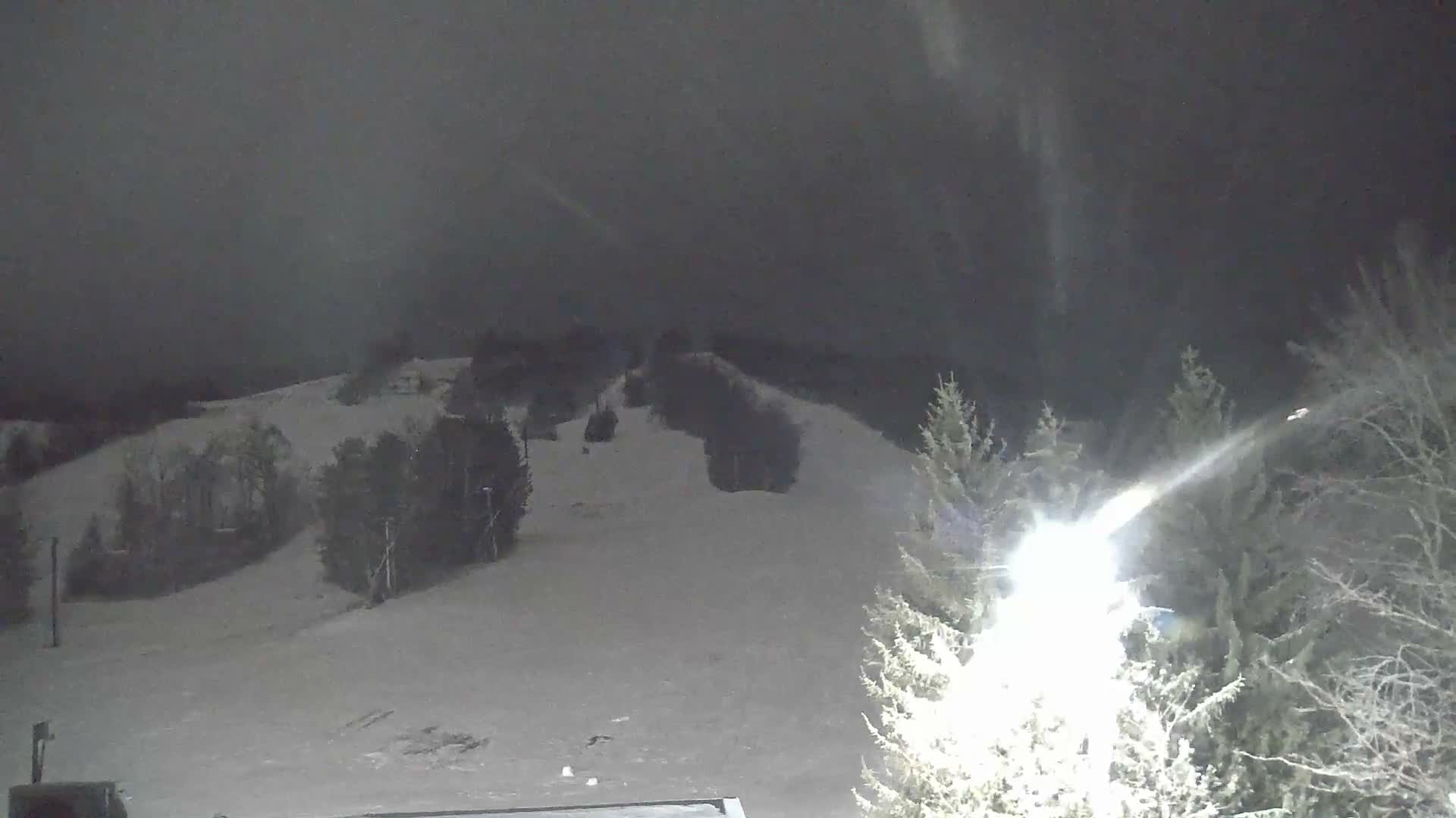 Blue Mountain Valley Base Ski Slopes Live Cam - Collingwood, Blue Mountains, Simcoe, Ontario, Canada