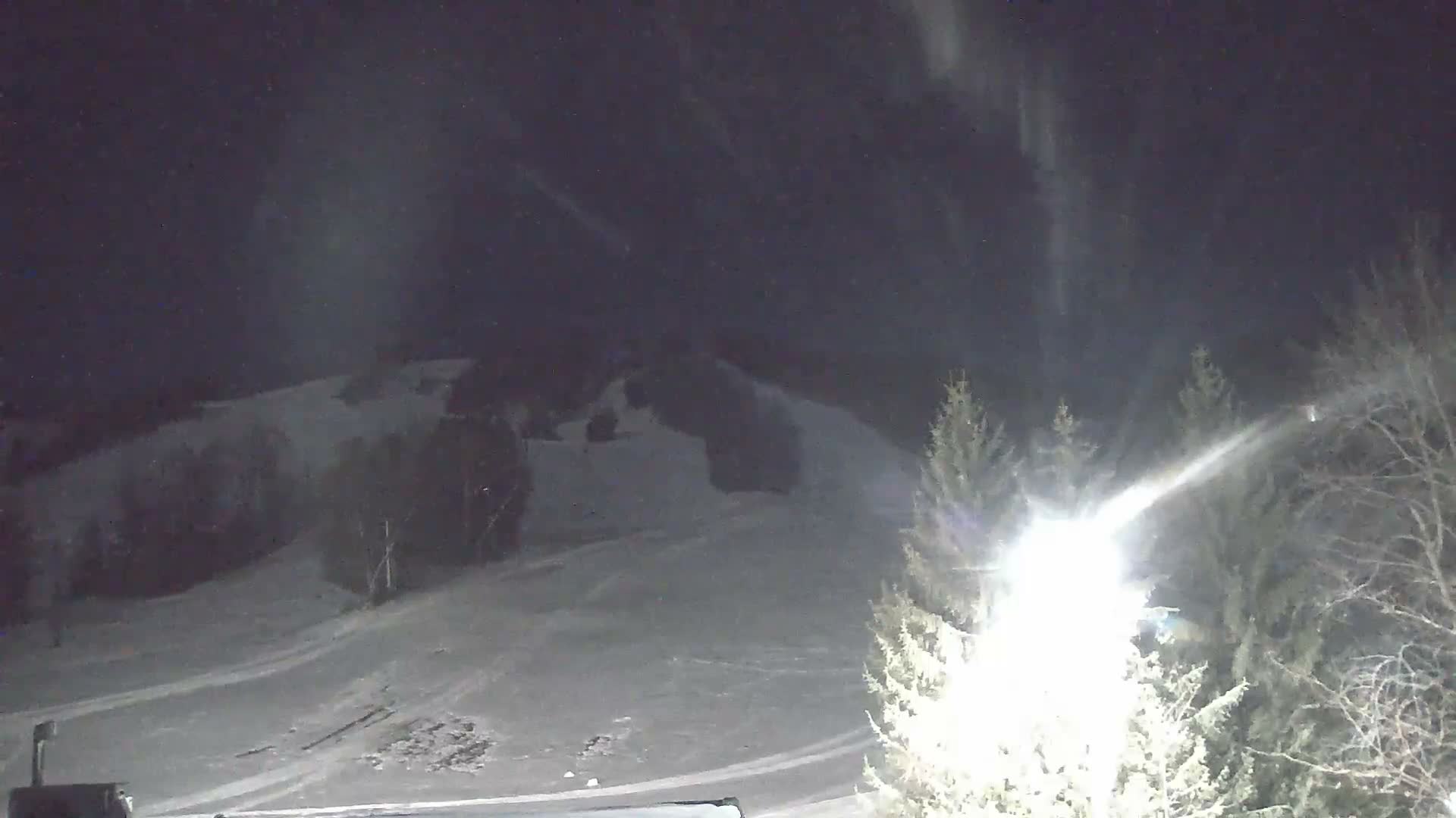 Blue Mountain Valley Base Ski Slopes Live Cam - Collingwood, Blue Mountains, Simcoe, Ontario, Canada