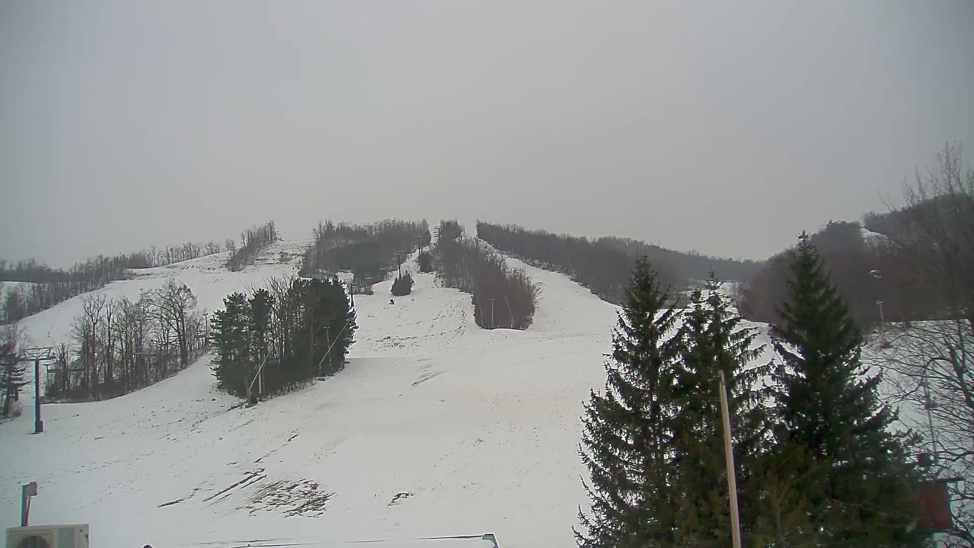 Blue Mountain Valley Base Ski Slopes Live Cam - Collingwood, Blue Mountains, Simcoe, Ontario, Canada