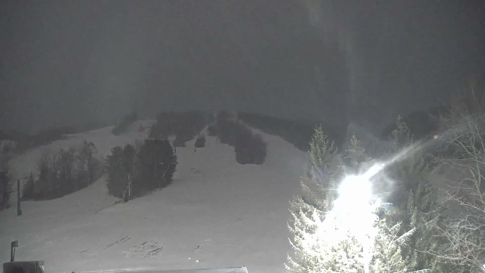 Blue Mountain Valley Base Ski Slopes Live Cam - Collingwood, Blue Mountains, Simcoe, Ontario, Canada