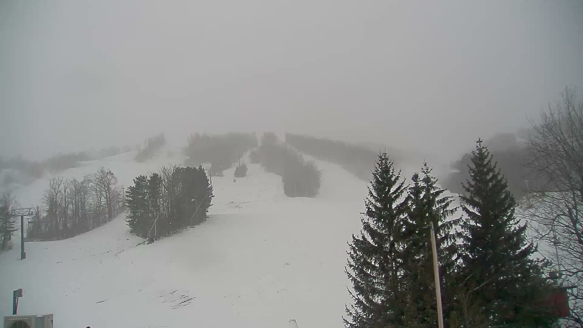 Blue Mountain Valley Base Ski Slopes Live Cam - Collingwood, Blue Mountains, Simcoe, Ontario, Canada