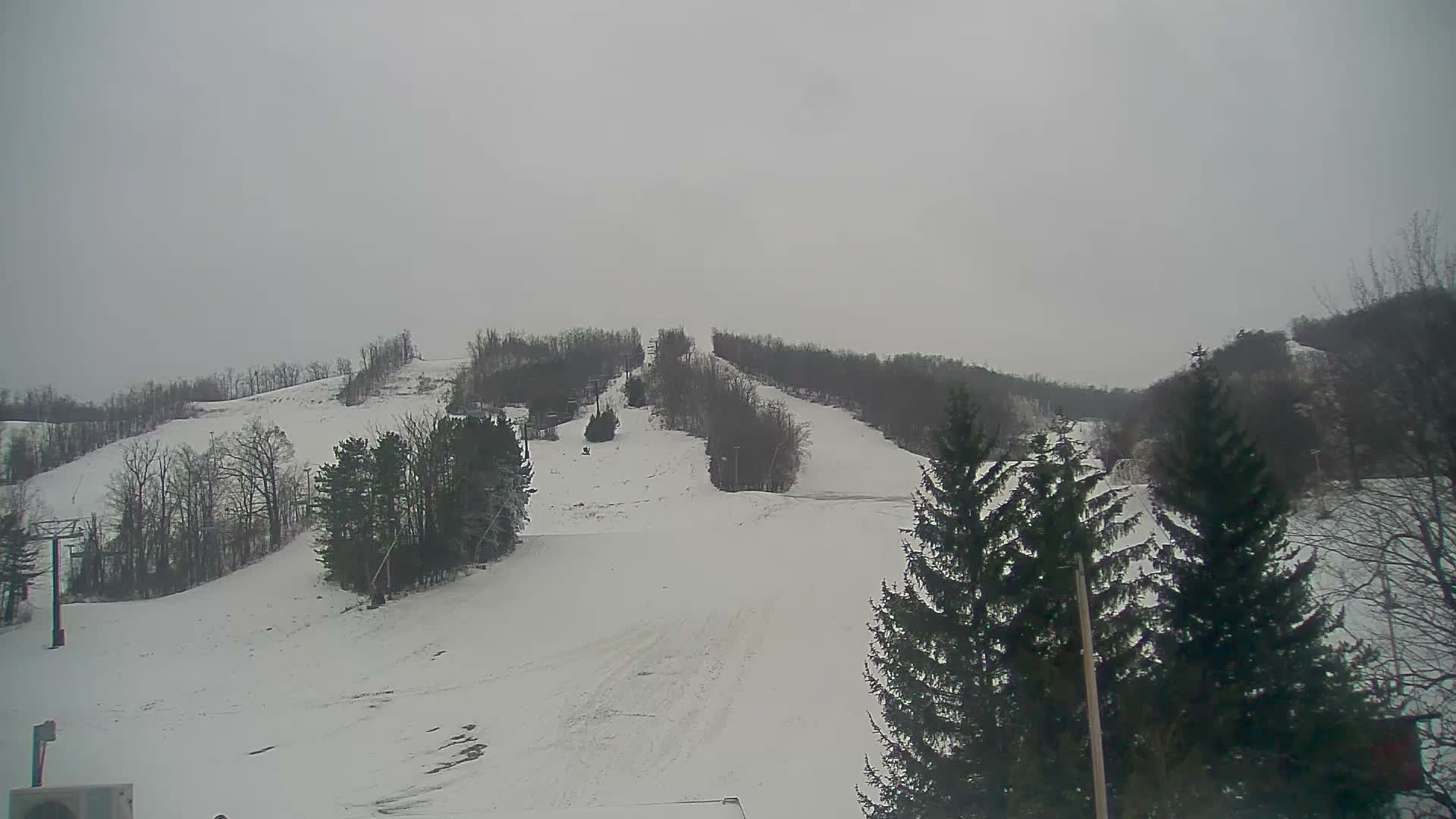 Blue Mountain Valley Base Ski Slopes Live Cam - Collingwood, Blue Mountains, Simcoe, Ontario, Canada