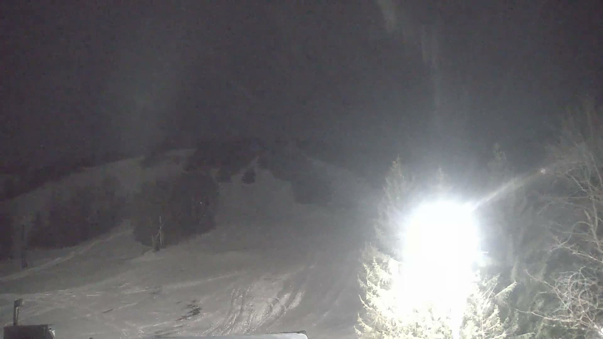 Blue Mountain Valley Base Ski Slopes Live Cam - Collingwood, Blue Mountains, Simcoe, Ontario, Canada