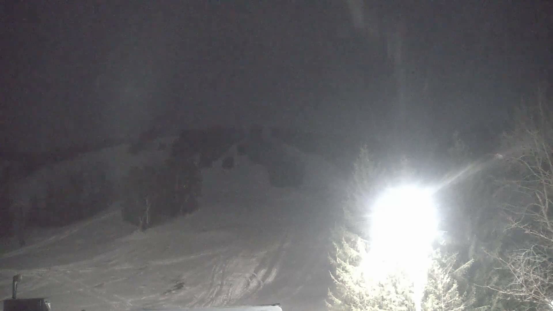 Blue Mountain Valley Base Ski Slopes Live Cam - Collingwood, Blue Mountains, Simcoe, Ontario, Canada