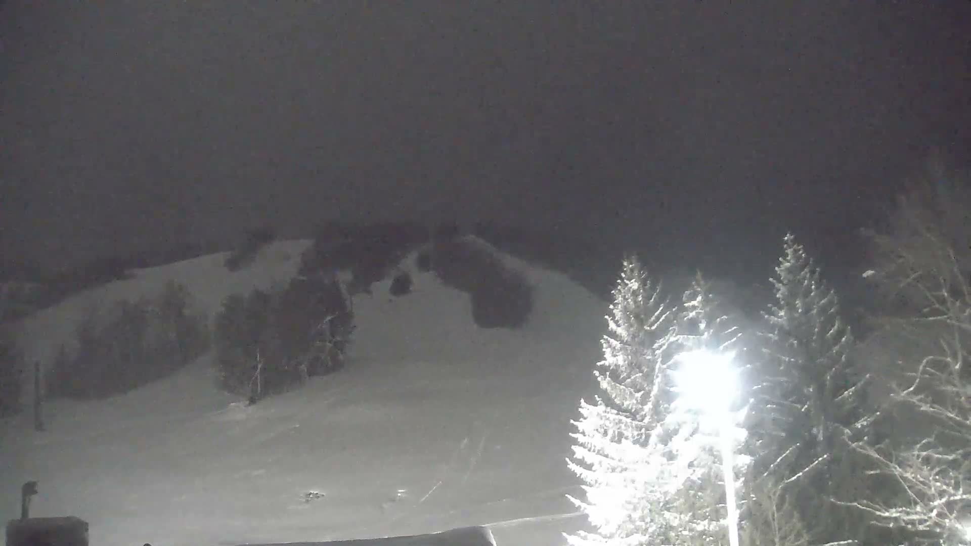 Blue Mountain Valley Base Ski Slopes Live Cam - Collingwood, Blue Mountains, Simcoe, Ontario, Canada