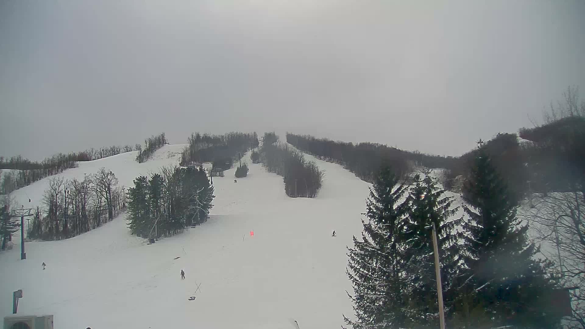 Blue Mountain Valley Base Ski Slopes Live Cam - Collingwood, Blue Mountains, Simcoe, Ontario, Canada