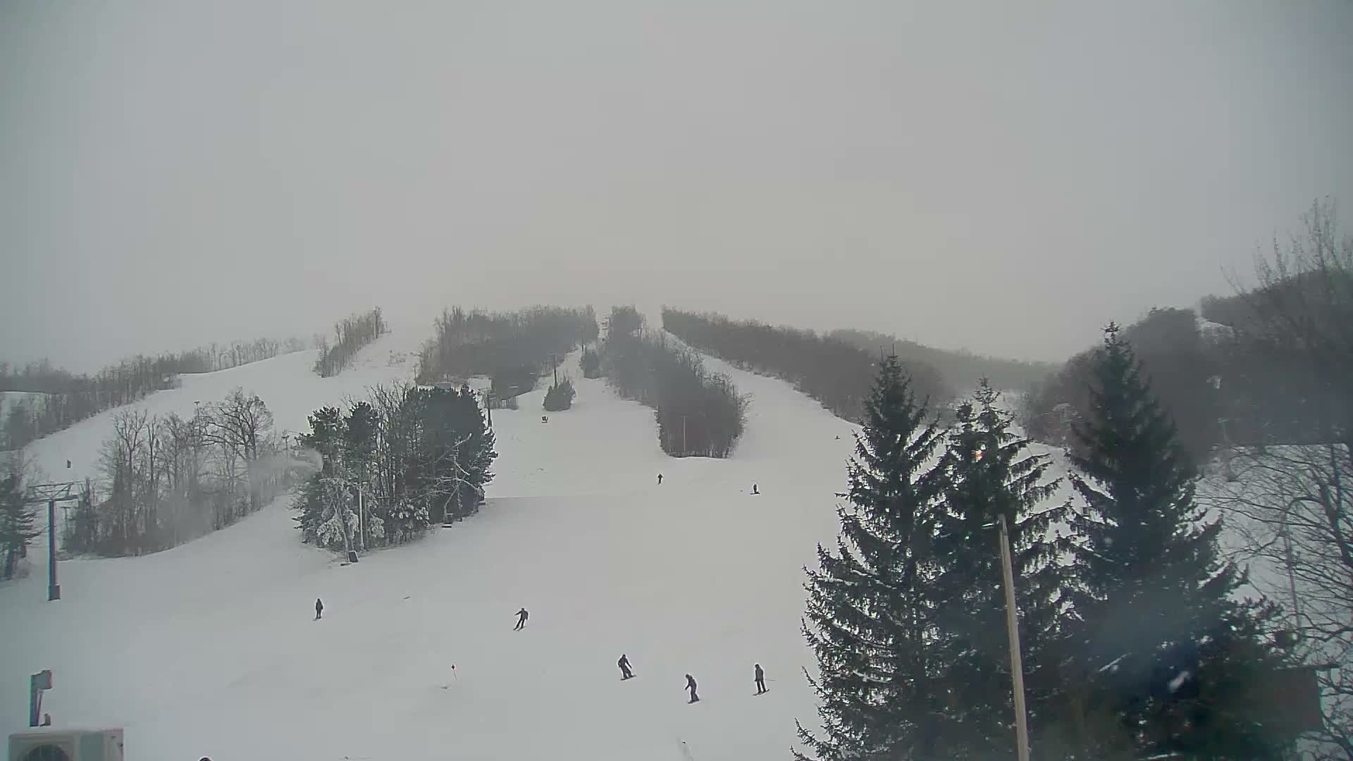 Blue Mountain Valley Base Ski Slopes Live Cam - Collingwood, Blue Mountains, Simcoe, Ontario, Canada