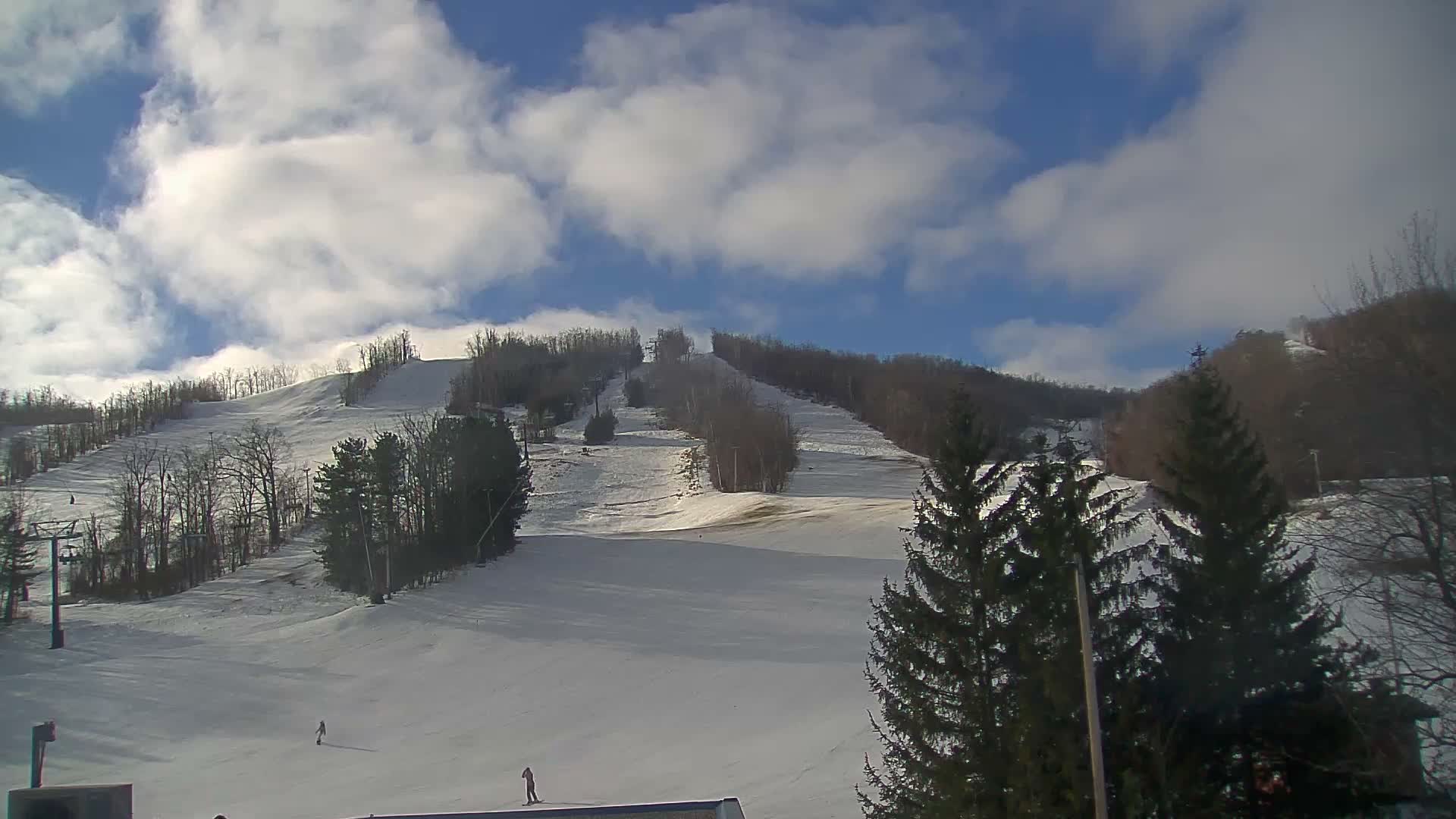 Blue Mountain Valley Base Ski Slopes Live Cam - Collingwood, Blue Mountains, Simcoe, Ontario, Canada