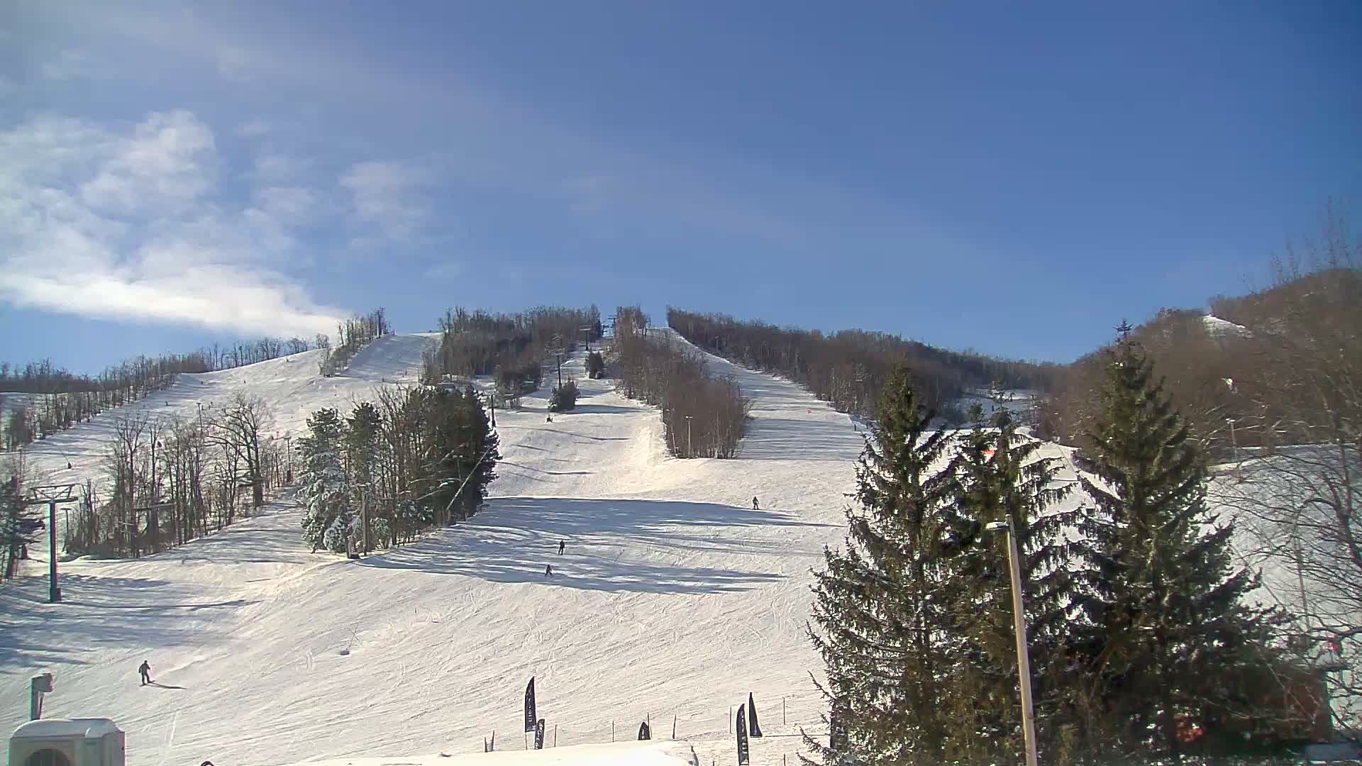 Blue Mountain Valley Base Ski Slopes Live Cam - Collingwood, Blue Mountains, Simcoe, Ontario, Canada