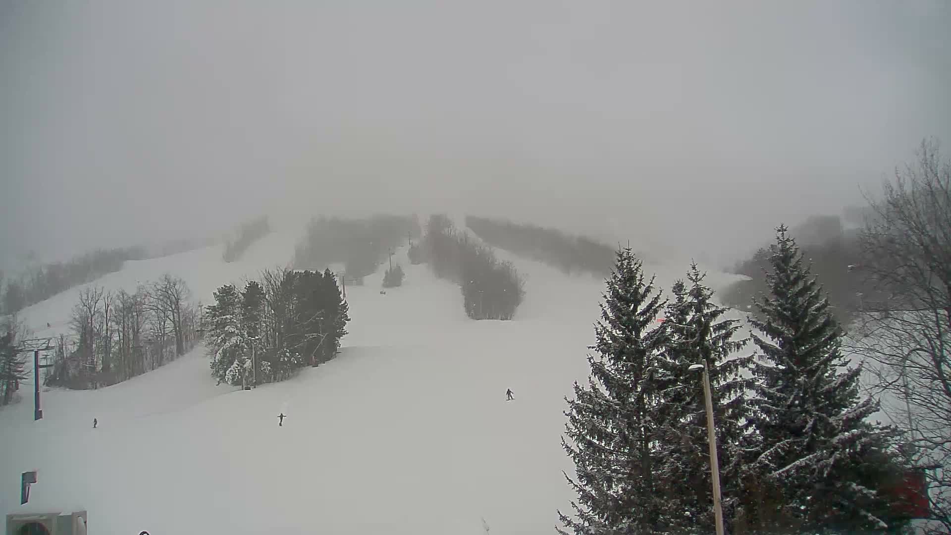 Blue Mountain Valley Base Ski Slopes Live Cam - Collingwood, Blue Mountains, Simcoe, Ontario, Canada