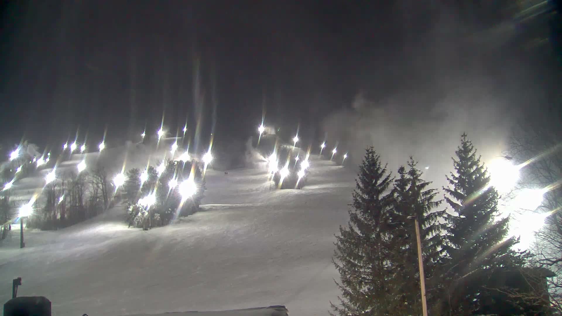 Blue Mountain Valley Base Ski Slopes Live Cam - Collingwood, Blue Mountains, Simcoe, Ontario, Canada