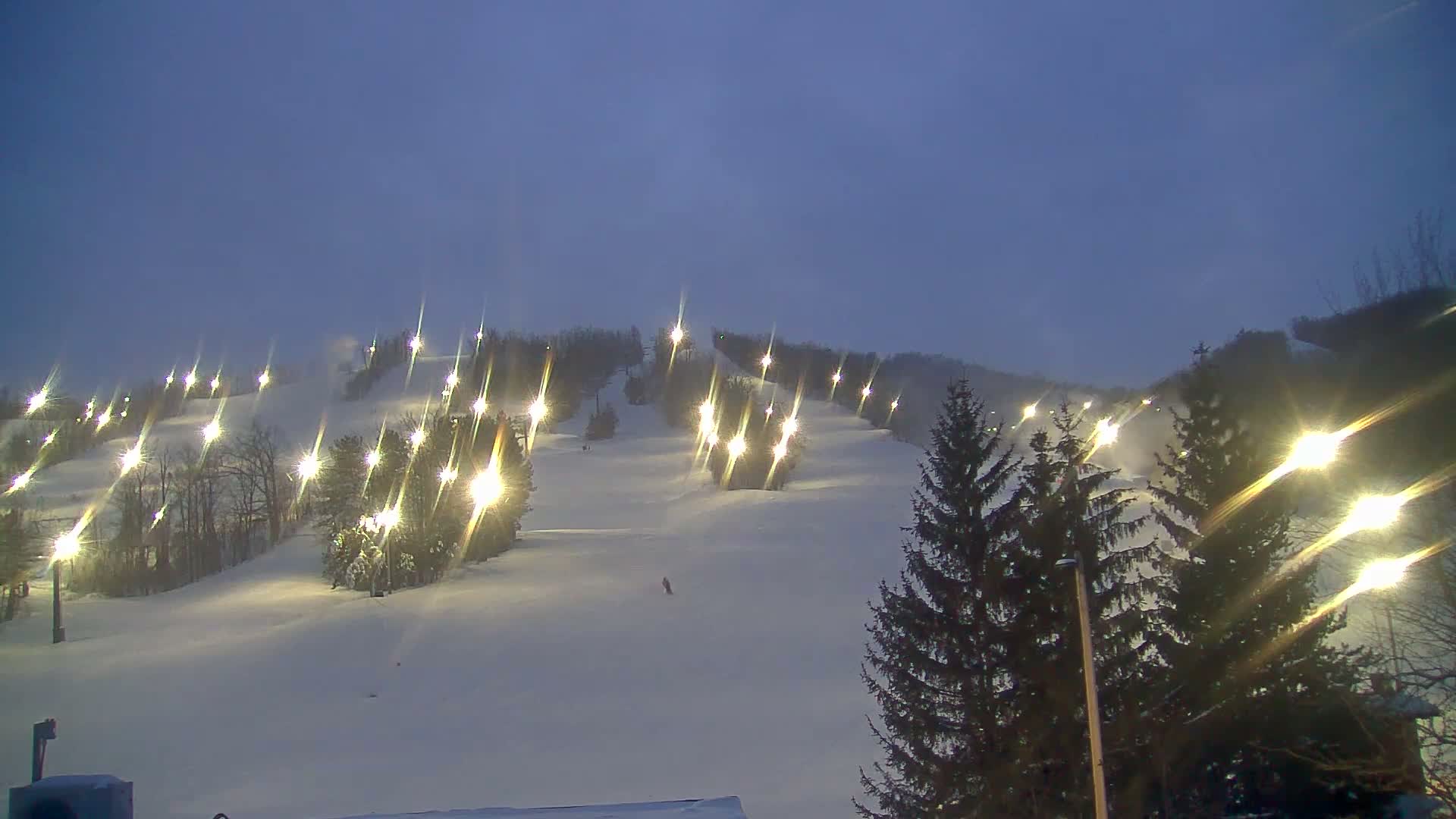 Blue Mountain Valley Base Ski Slopes Live Cam - Collingwood, Blue Mountains, Simcoe, Ontario, Canada