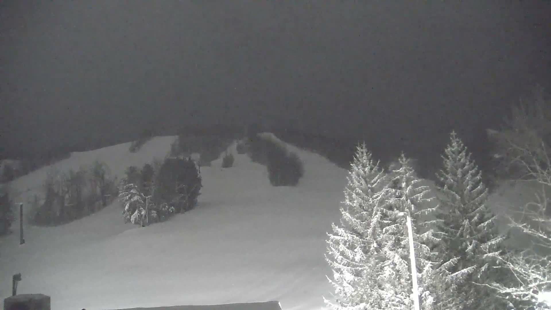 Blue Mountain Valley Base Ski Slopes Live Cam - Collingwood, Blue Mountains, Simcoe, Ontario, Canada
