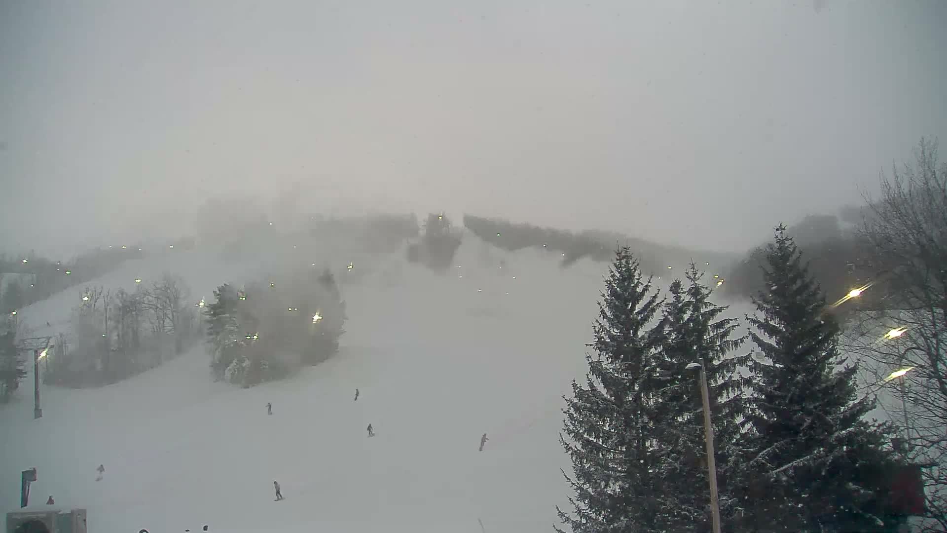 Blue Mountain Valley Base Ski Slopes Live Cam - Collingwood, Blue Mountains, Simcoe, Ontario, Canada